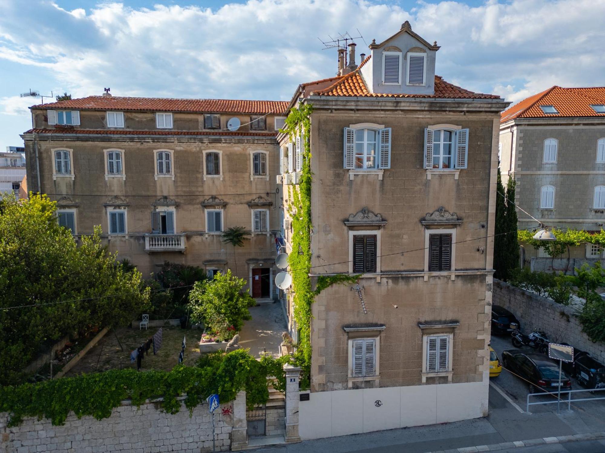 1881 - Heritage Rooms Split Exterior photo
